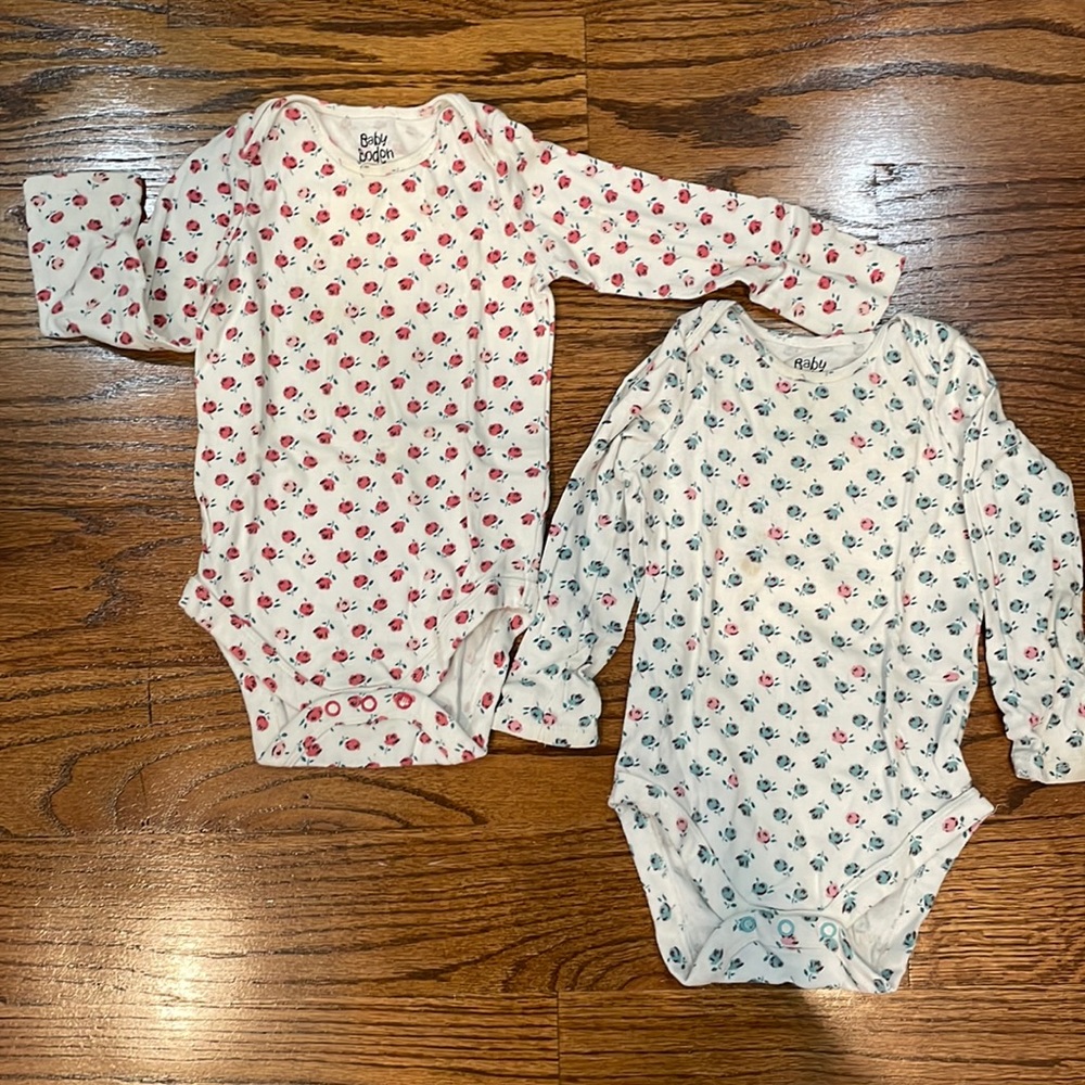 Set of two Baby Boden floral bodysuits